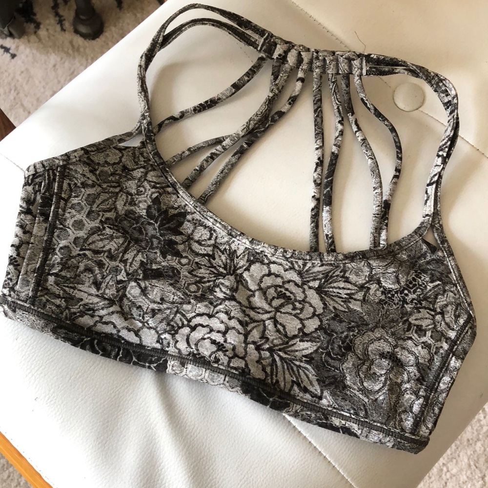 Lululemon sports bra
